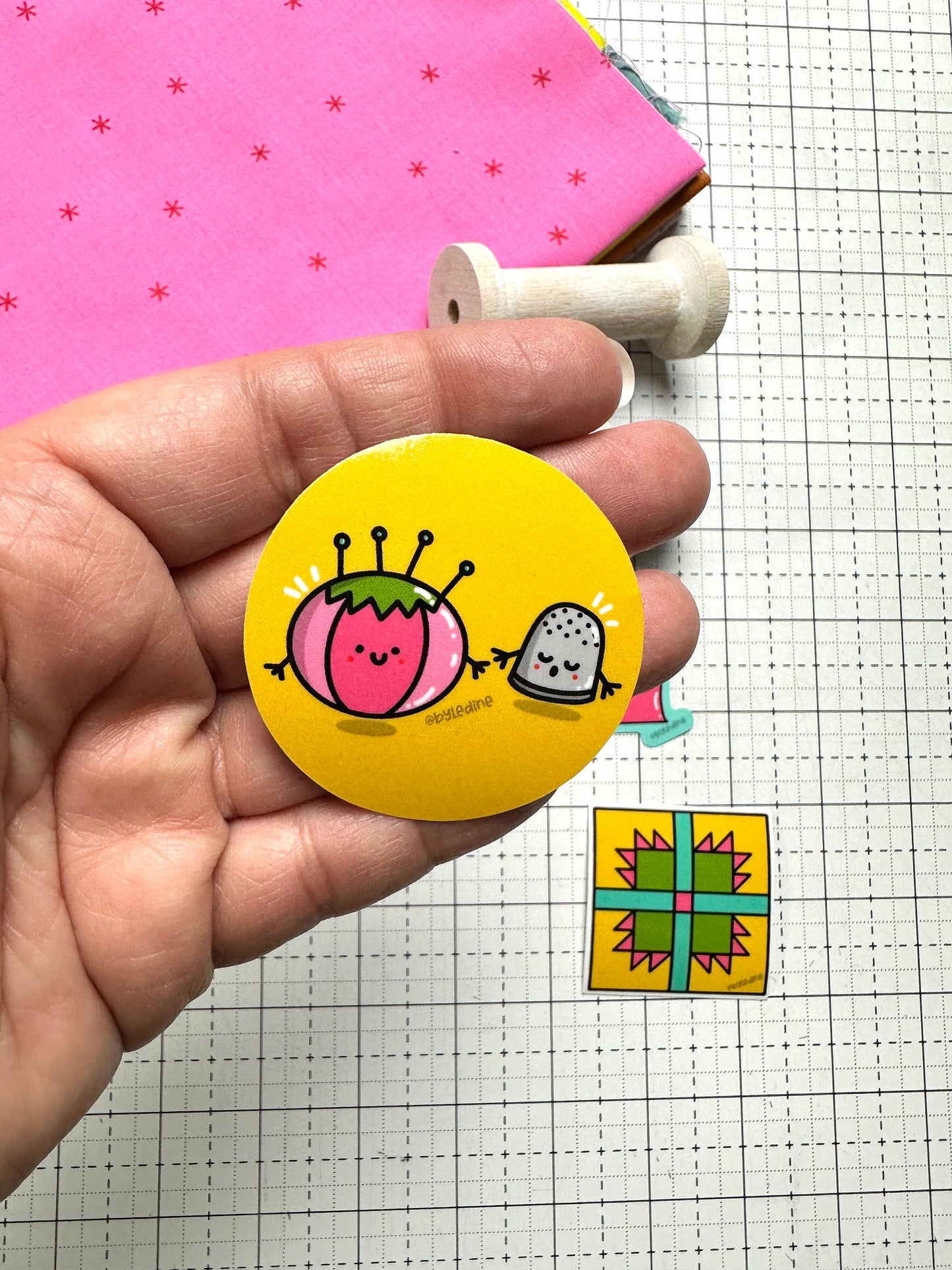 Pincushion & Thimble - Quilt Sewing Sticker