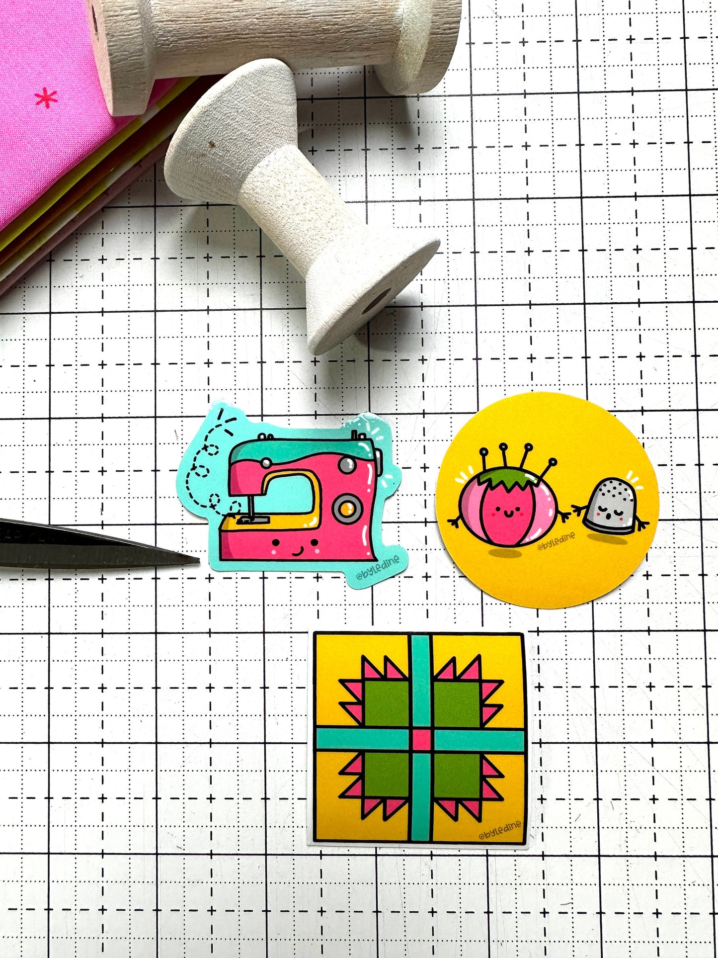 Pincushion & Thimble - Quilt Sewing Sticker